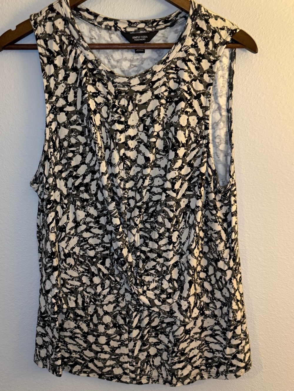 Simply Vera Vera Wang Black and White Abstract Print Tank